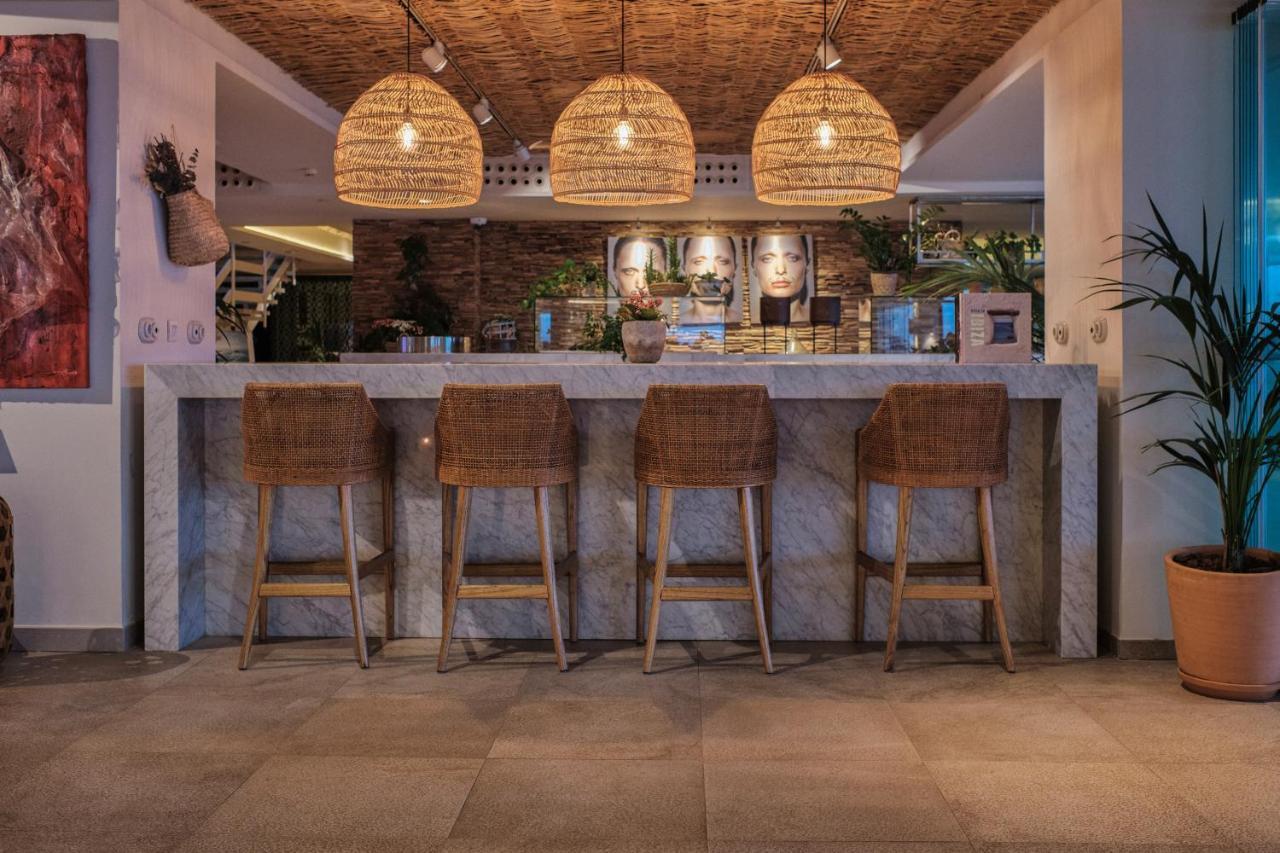Me Ibiza - The Leading Hotels Of The World Санта Еулалия дел Рио Екстериор снимка