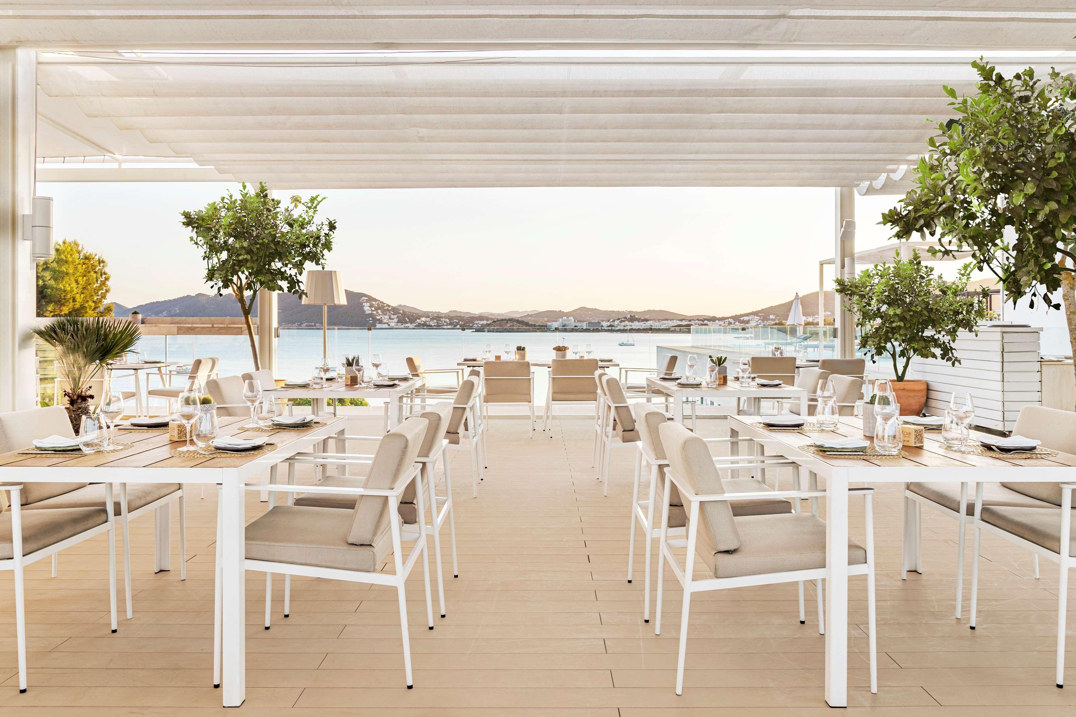 Me Ibiza - The Leading Hotels Of The World Санта Еулалия дел Рио Екстериор снимка