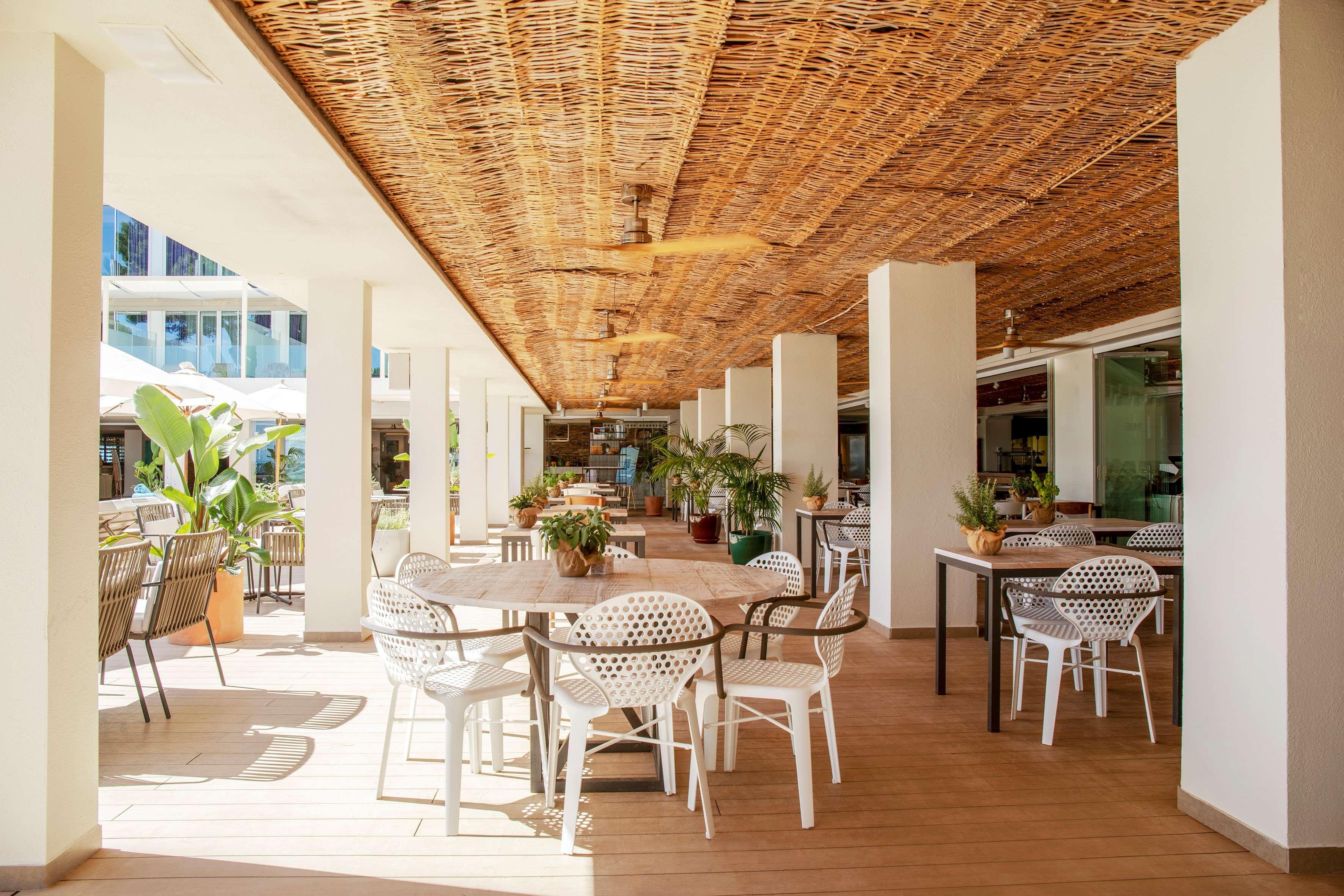 Me Ibiza - The Leading Hotels Of The World Санта Еулалия дел Рио Екстериор снимка